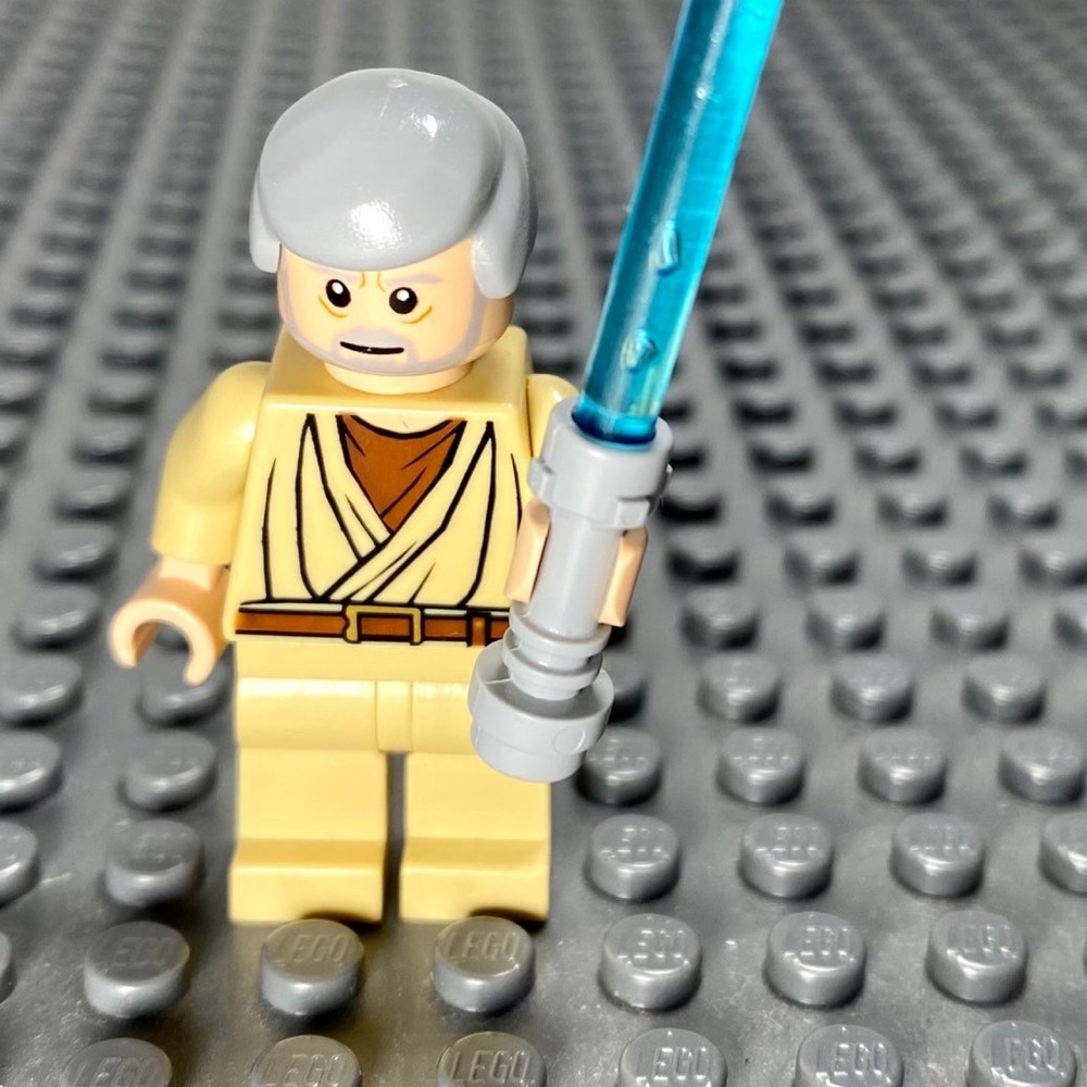 LEGO Star Wars Obi-Wan Kenobi Minifigure Blue Lightsaber Grey Hair sw0024